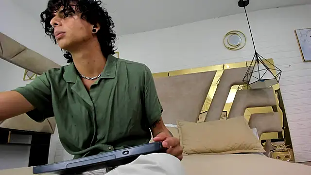 Ibratxandy online show from November 1, 2025, 6:32 pm