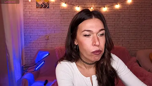 ReginaFoXXXy online show from October 28, 2025, 12:30 pm