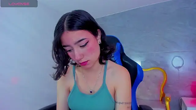 venuss09 s online show from November 7, 2025, 1:33 pm