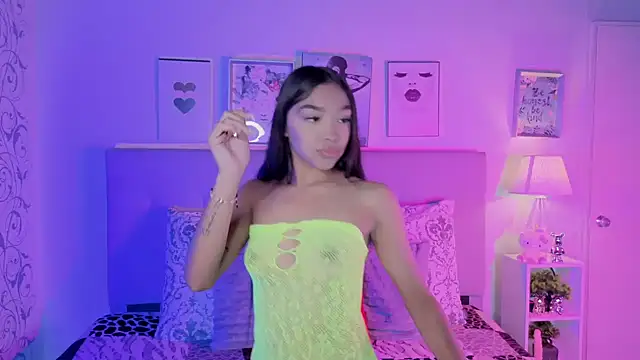 pocahontamoon online show from April 21, 2026, 3:17 pm