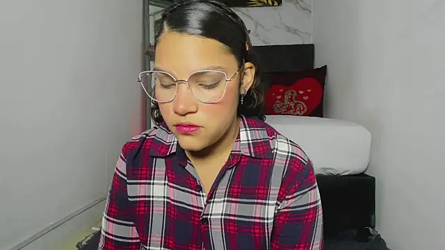 Snapshot of aly_n_sebas chatting on October 4, 2025, 11:52 am aly n sebas online show from October 4, 2025, 11:52 am