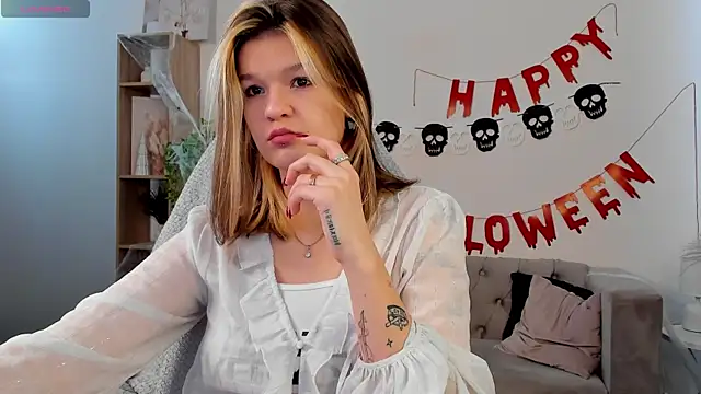 Kati Li online show from November 3, 2025, 10:16 am