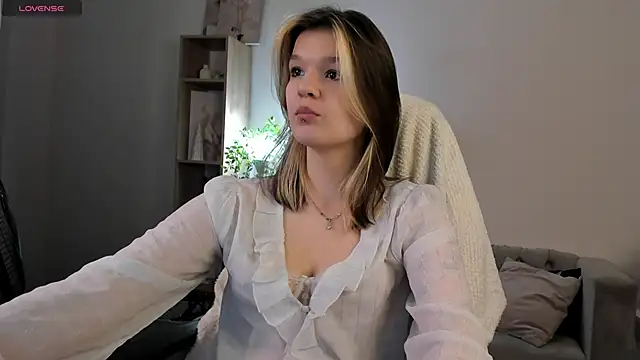 Kati Li online show from November 9, 2025, 10:35 am