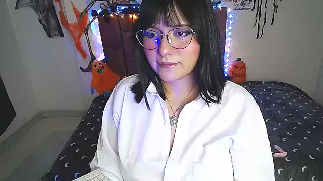 Snapshot of saragon1 chatting on October 14, 2025, 2:29 pm saragon1 online show from October 14, 2025, 2:29 pm