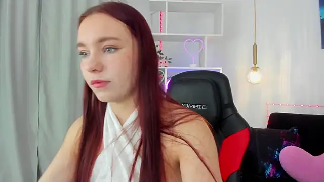 NoraHaynes online show from October 13, 2025, 3:06 am