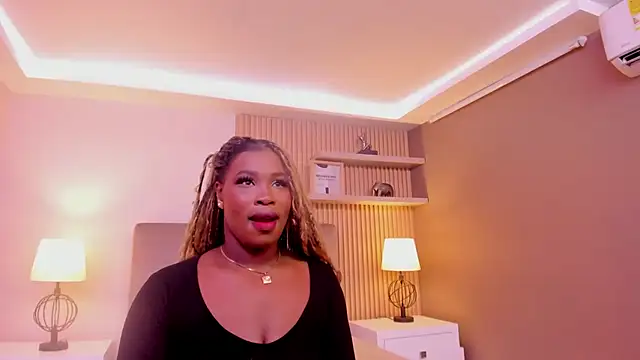 SerenaWinslow online show from May 5, 2026, 12:02 pm