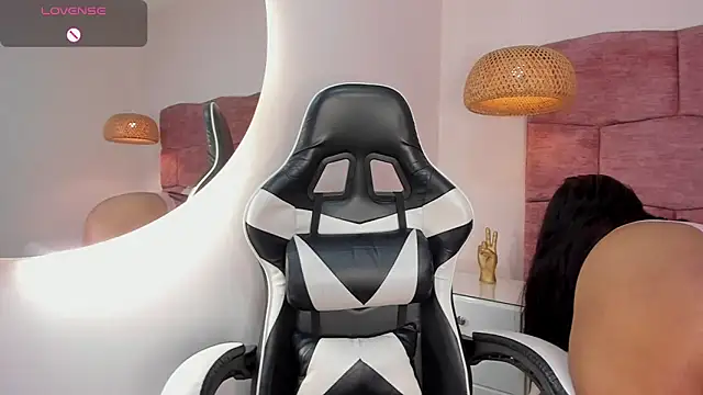 dani velvet online show from October 30, 2025, 4:03 am