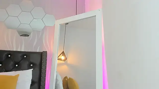 lucia-cute online show from September 25, 2025, 7:17 pm