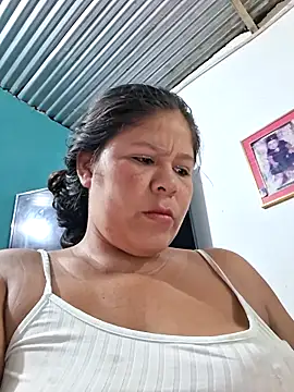 hotmom33 online show from November 6, 2025, 11:11 am