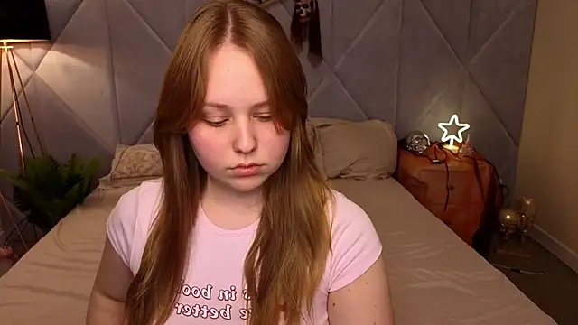 CrystallPaws online show from October 27, 2025, 2:10 pm