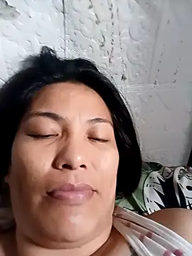 Uniquebeauty32 online show from March 18, 2026, 10:35 pm