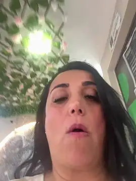 hotadhara01 online show from February 5, 2026, 8:13 pm