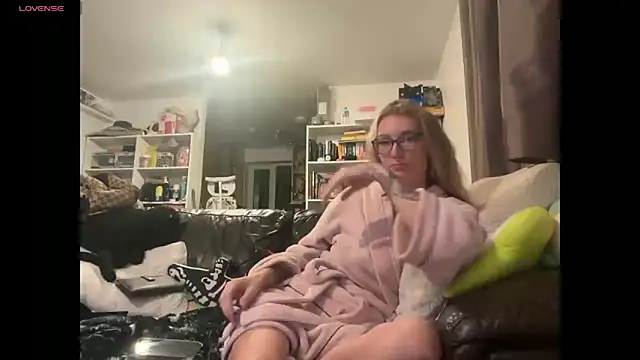 harleyblair online show from October 20, 2025, 7:47 pm