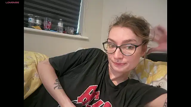 harleyblair online show from April 11, 2026, 2:32 pm