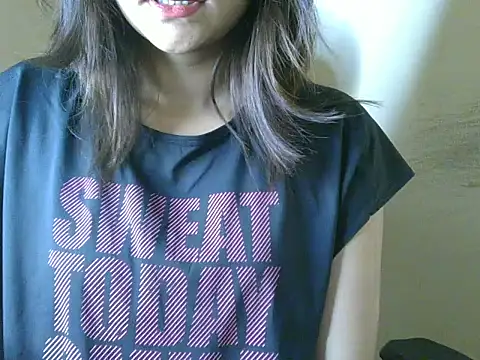 Snapshot of Honey-darlin chatting on September 29, 2025, 10:47 pm Honey-darlin online show from September 29, 2025, 10:47 pm