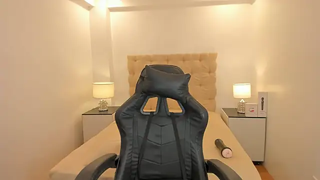 lovableXnaughty lily online show from November 11, 2025, 11:27 pm