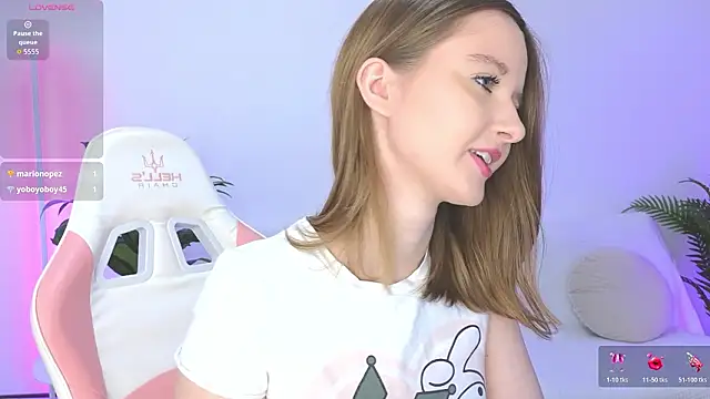 AlexsisFaee online show from February 1, 2026, 1:53 pm