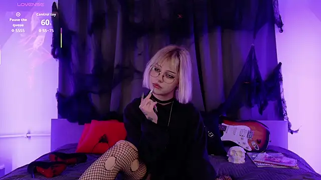 LiyaLuna online show from September 17, 2025, 2:08 pm