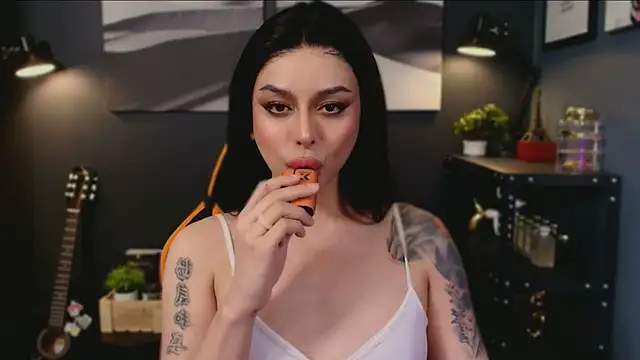 LUNACOCKSLAYER online show from November 9, 2025, 3:38 am