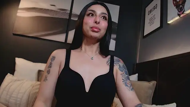 LUNACOCKSLAYER online show from April 11, 2026, 11:58 am