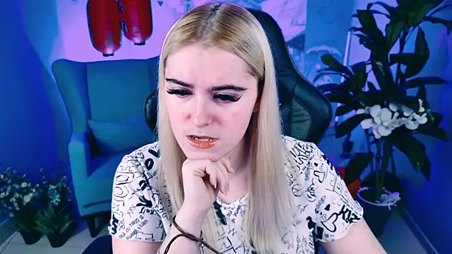 Stef Nicks online show from November 6, 2025, 9:21 am