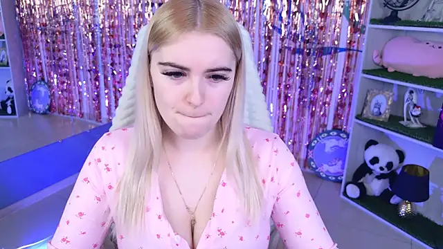 Snapshot of Stef_Nicks chatting on February 9, 2026, 9:13 am Stef Nicks online show from February 9, 2026, 9:13 am