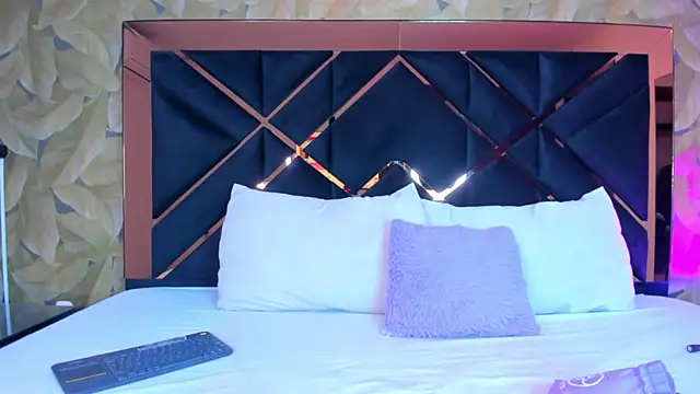 AliciaJerez1 online show from November 7, 2025, 9:37 pm