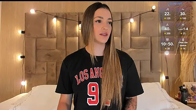 ClaradelMar online show from November 21, 2025, 10:25 am