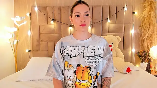 ClaradelMar online show from March 22, 2026, 10:18 am