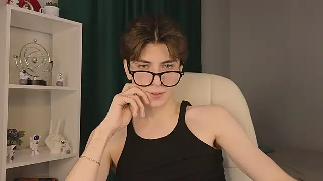 Oliver Starboy online show from September 17, 2025, 7:43 am