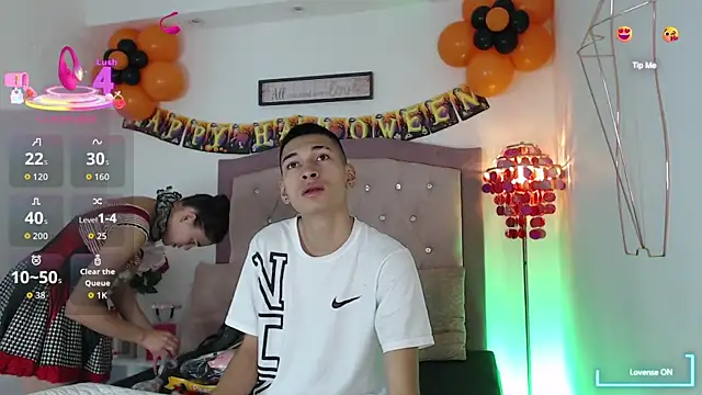 Snapshot of AmelieAndAce chatting on October 9, 2025, 12:47 pm AmelieAndAce online show from October 9, 2025, 12:47 pm