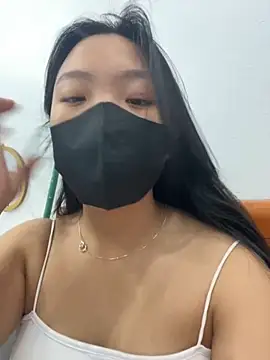 Thuylinh05 online show from October 4, 2025, 3:32 pm