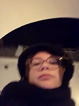 MaeNoir online show from October 13, 2025, 9:04 pm