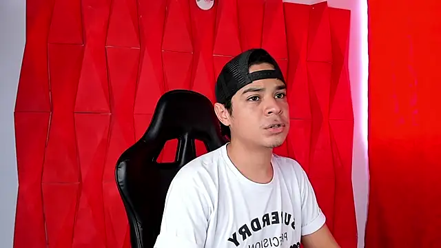 Snapshot of edy_play chatting on May 17, 2026, 6:48 pm edy play online show from May 17, 2026, 6:48 pm