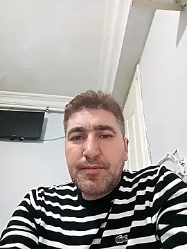 Snapshot of mert0359 chatting on February 5, 2026, 2:43 pm mert0359 online show from February 5, 2026, 2:43 pm