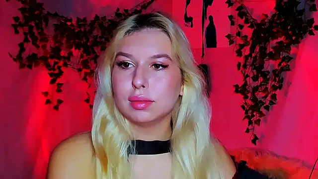 ChloeRicc online show from November 24, 2025, 10:59 am