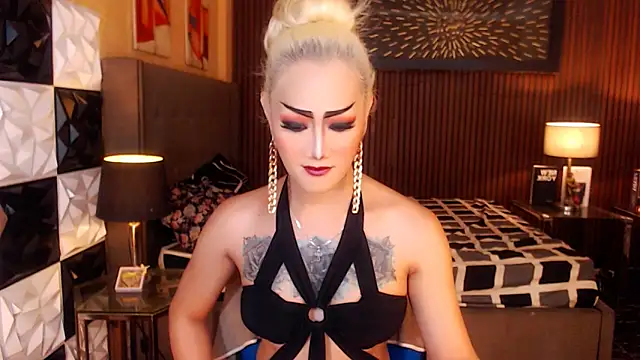 Snapshot of HorseCockDivine chatting on February 18, 2026, 5:53 pm HorseCockDivine online show from February 18, 2026, 5:53 pm