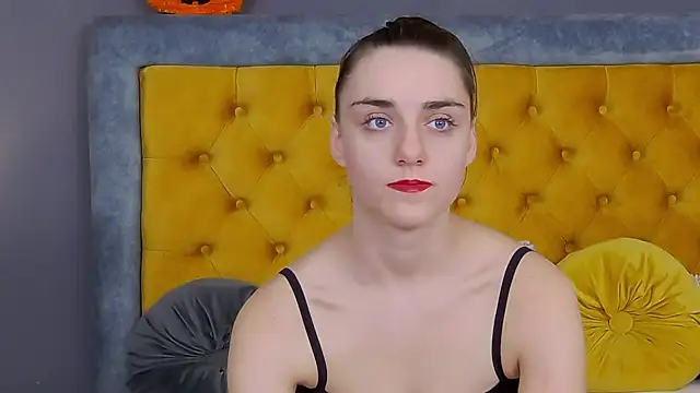 Jessica White  online show from November 5, 2025, 4:01 am