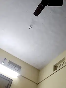 yelmaji91 online show from November 28, 2025, 3:09 am