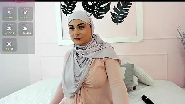 azaharaaa  online show from September 19, 2025, 11:44 am
