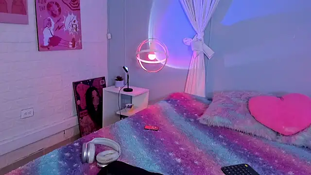 Snapshot of Hannahpage chatting on October 21, 2025, 11:44 am Hannahpage online show from October 21, 2025, 11:44 am