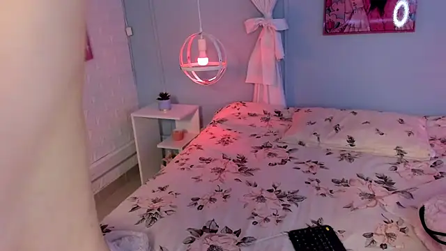 Snapshot of Hannahpage chatting on December 3, 2025, 12:36 pm Hannahpage online show from December 3, 2025, 12:36 pm