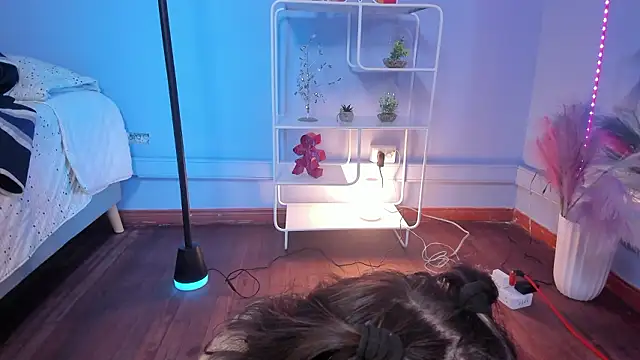 Hannahpage online show from February 9, 2026, 12:31 pm