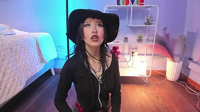 Hannahpage online show from February 11, 2026, 12:32 pm