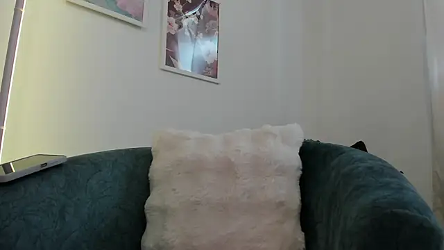 canelleGarces online show from October 19, 2025, 3:45 pm