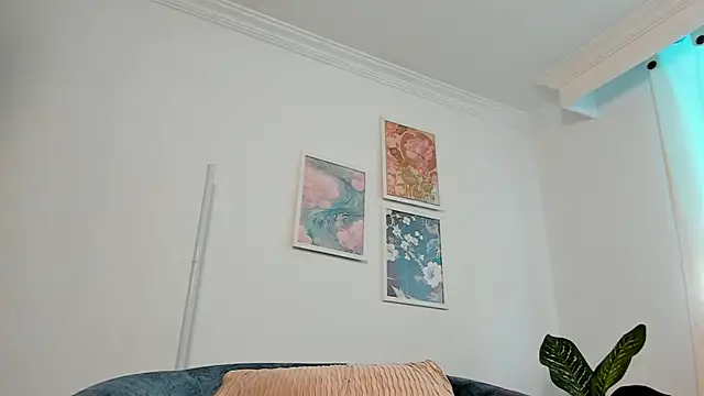 canelleGarces online show from February 13, 2026, 3:19 pm