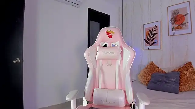 Ayleen Dunkan online show from November 30, 2025, 1:04 pm