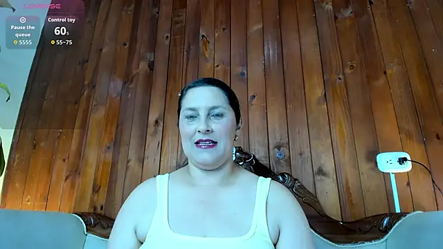 KikaDuque online show from February 25, 2026, 7:34 pm