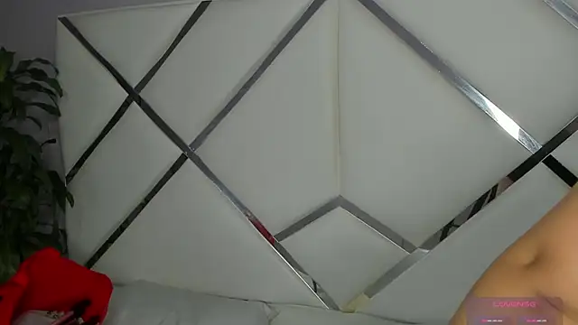 KikaDuque online show from April 14, 2026, 7:09 pm