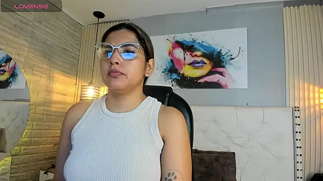 scarletbaker  online show from April 21, 2026, 10:12 pm